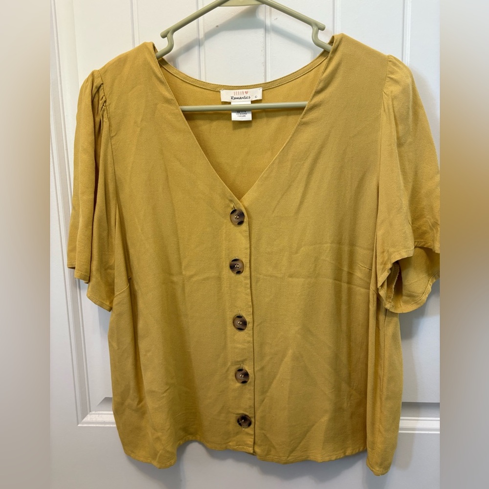 URBAN Romantics Mustard Button-Up V-neck Blouse. Woman’s Size Large.